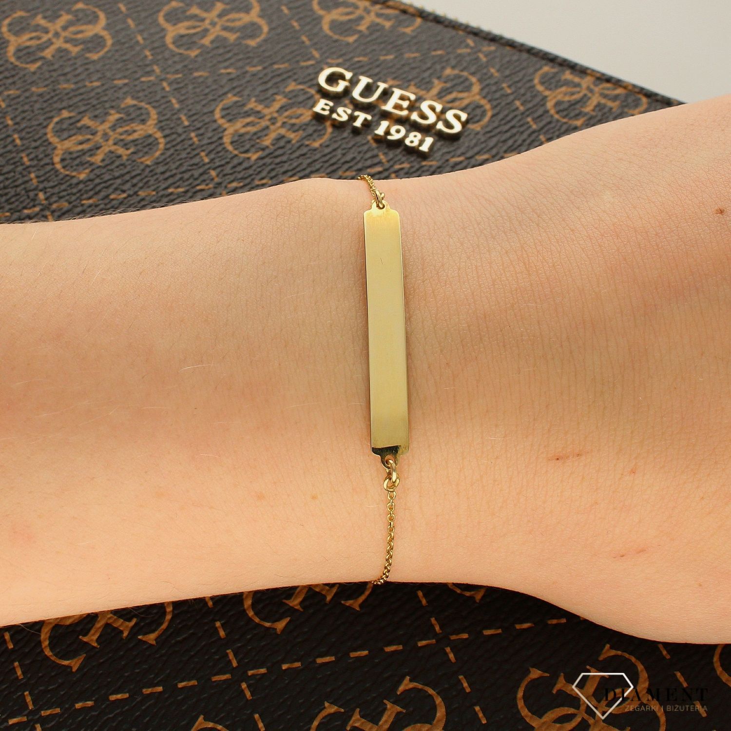 Bransoletka damska srebrna 925 w pozłoceniu z blaszką B RM 048. Bransoletka w takiej formie to ciekawy model, który z pewnością zachwyci każdą kobietę. Bransoletka na prezent dla kobiety, na święta. Eleganc (1).jpg